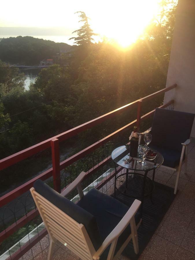 Apartman Cvenkica Omisalj Exterior photo